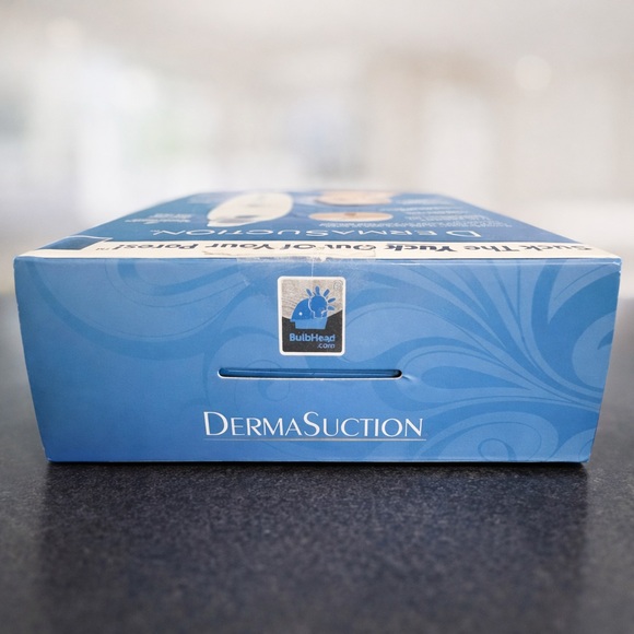 DermaSuction Pore Cleaning Device - White - Picture 4 of 5